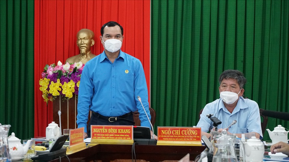 Đồng chí Nguyễn Đình Khang, Chủ tịch Tổng LĐLĐ Việt Nam phát biểu tại buổi làm việc.