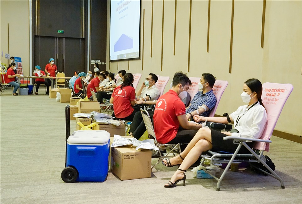 Nhân viên THACO tham gia Ngày hiến máu nhân đạo 2021.