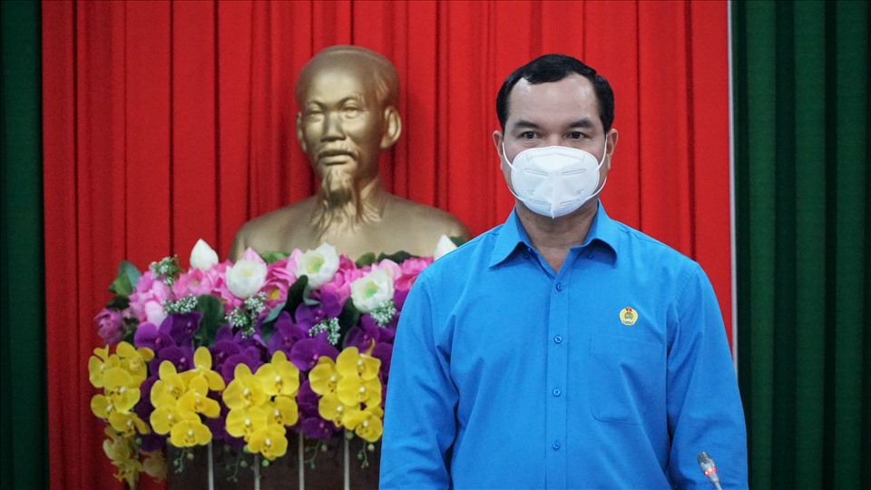 Đồng chí Nguyễn Đình Khang, Chủ tịch Tổng LĐLĐ Việt Nam phát biểu tại buổi làm việc. Ảnh: Tạ Quang.