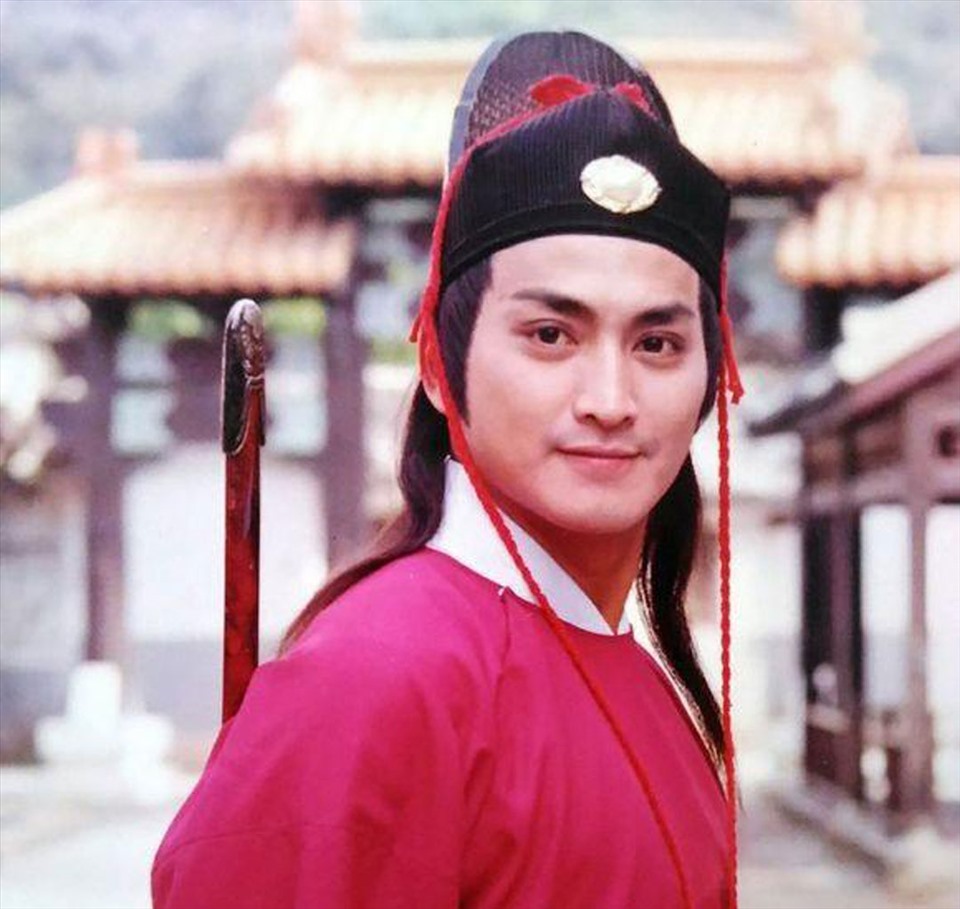 Hà Gia Kính nổi tiếng với vai “Nam hiệp Triển Chiêu” trong bộ phim truyền hình “Bao Thanh Thiên”. Ảnh: Xinhua