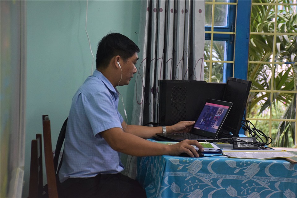 10 trường THPT ở Bình Định tạm dừng dạy học trực tiếp chuyển sang học trực tuyến. Ảnh: D.P