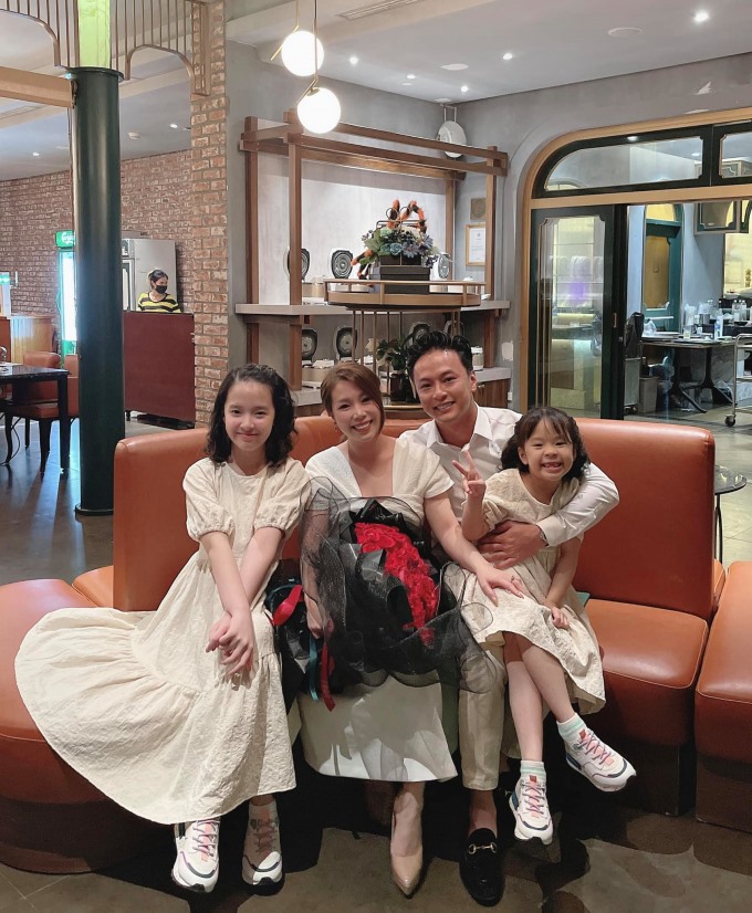 Gia đình hạnh phúc của Hồng Đăng. Ảnh: FBNV