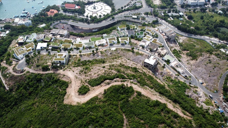 Dự án Anh Nguyễn Ocean Front Villas được liệt vào dự án nằm sát triền dốc, có nguy cơ sạt lở. Ảnh CC