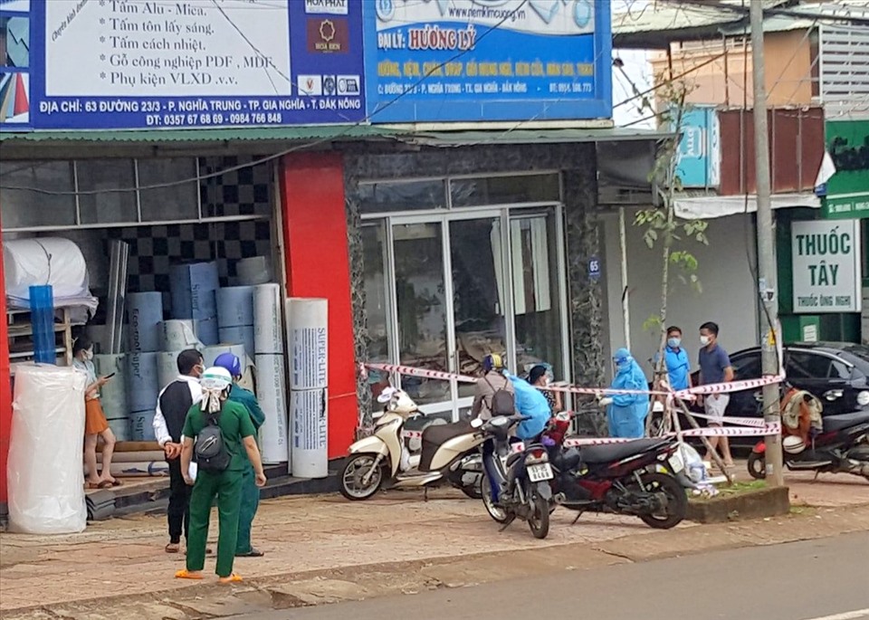 Một địa điểm bị phong tỏa do có người mắc COVID-19 trong cộng đồng ở thành phố Gia Nghĩa (tỉnh Đắk Nông). Ảnh: NDCC