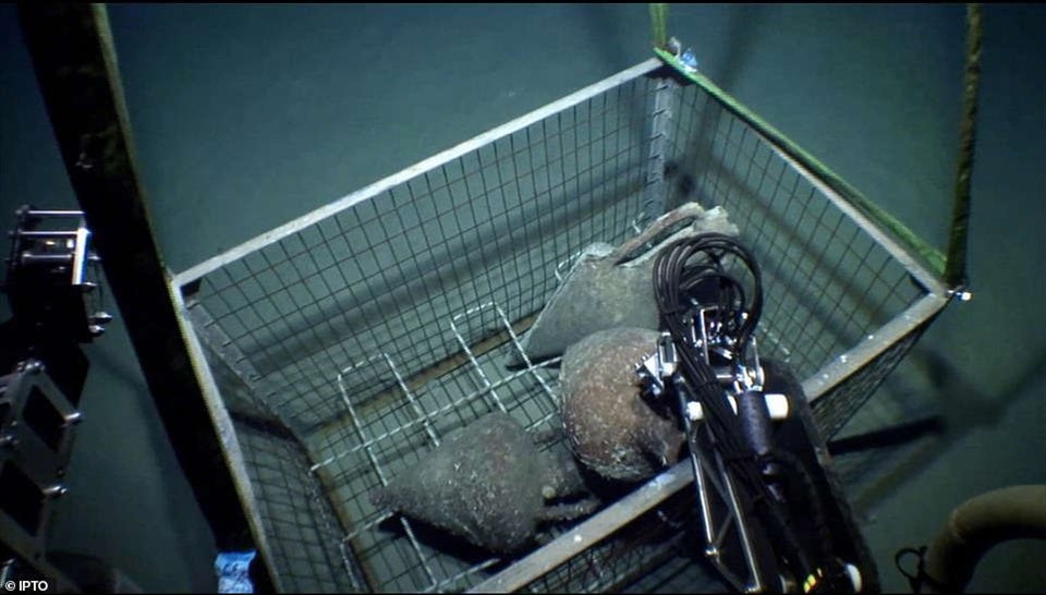 Cổ vật được trục vớt từ xác tàu đắm Hy Lạp mới phát hiện. Ảnh: IPTO