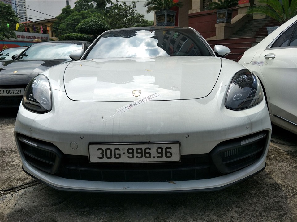 Chiếc Porsche của trùm đường dây đánh bạc Nguyễn Minh Thành. Ảnh: V.D