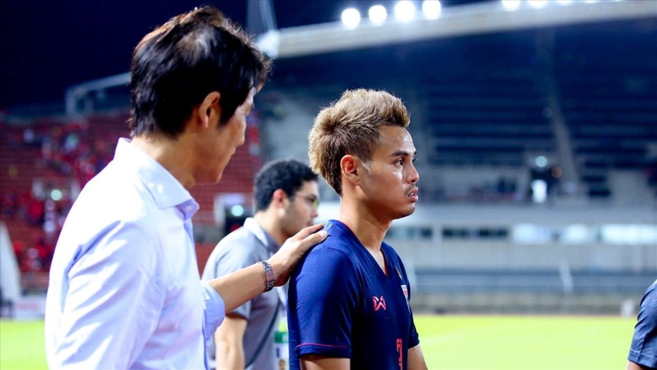 Ông Nishino muốn các cầu thủ Thái Lan mạnh dạn “xuất ngoại” để thi đấu và phát triển bản thân. Ảnh: Goal Thailand