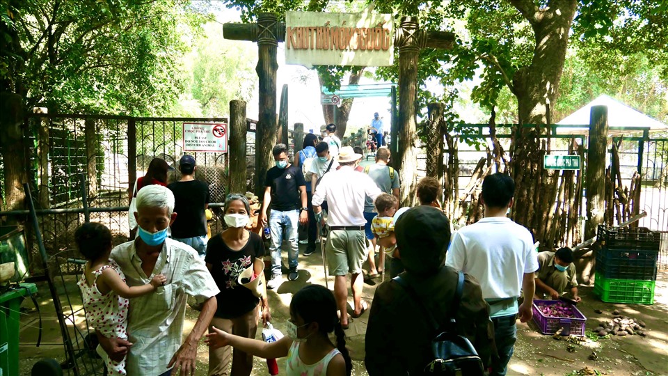 Theo đại diện Thảo Cầm Viên Sài Gòn cho biết trong ngày đầu tiên hoạt động 5.11, Thảo Cầm Viên đã đón hơn 1.300 du khách, tăng hơn 20% so với những ngày thường trước dịch.