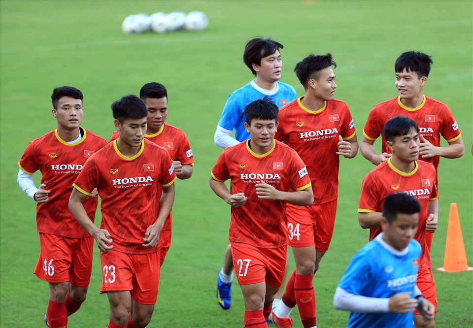 Dù mới trở về từ vòng loại U23 Châu Á 2022 nhưng nhóm cầu thủ trẻ này đã nhanh chóng bắt nhịp với cường độ tập luyện của tuyển Việt Nam. Ảnh: VFF