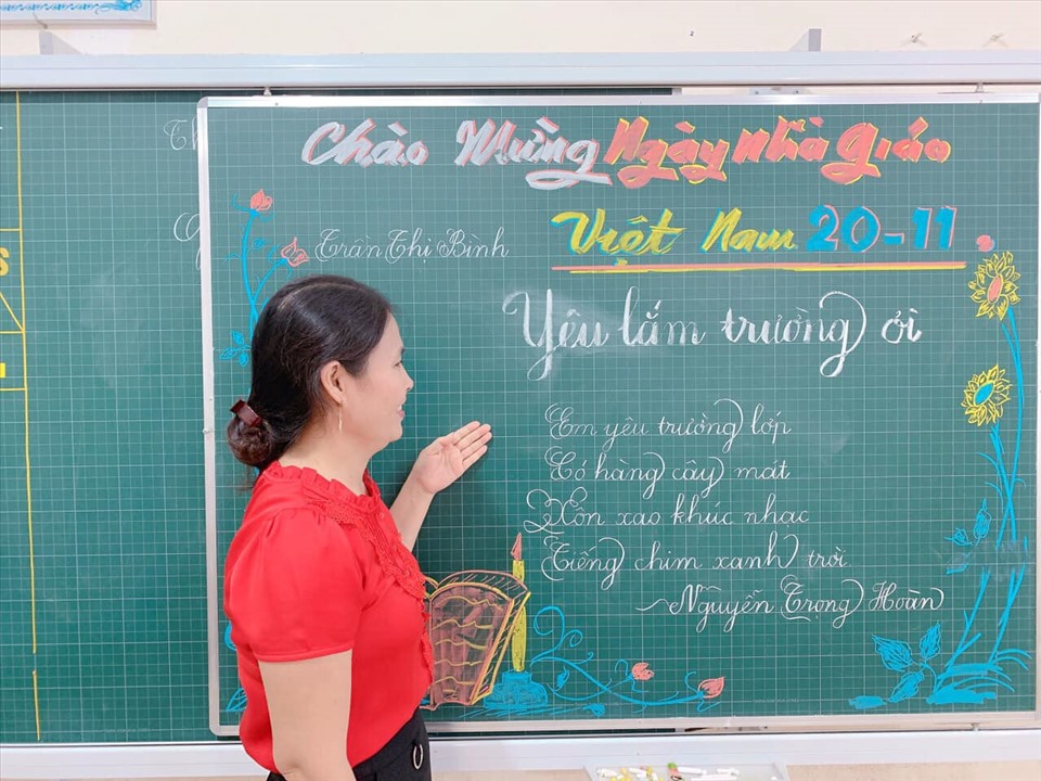 Phần viết chữ đẹp và trình bày bảng của giáo viên Trường tiểu học Đức Thuận - TX Hồng Lĩnh. Ảnh: La Giang