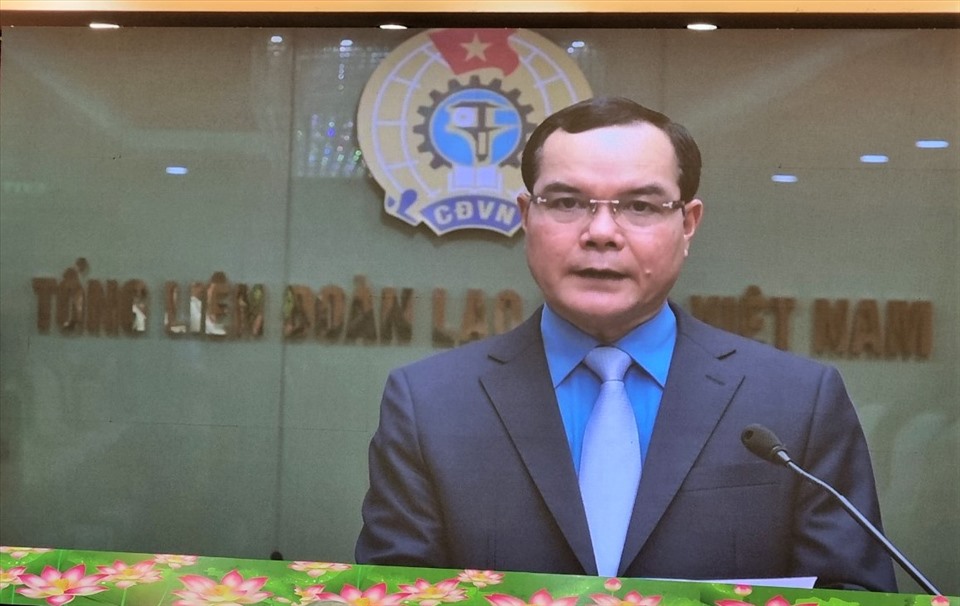 Chủ tịch Tổng LĐLĐ Việt Nam Nguyễn Đình Khang phát biều tại Lễ kỷ niệm 30 năm thành lập CEP. Ảnh chụp qua màn hình được ghi hình trước tại Hà Nội. Ảnh: Nam Dương