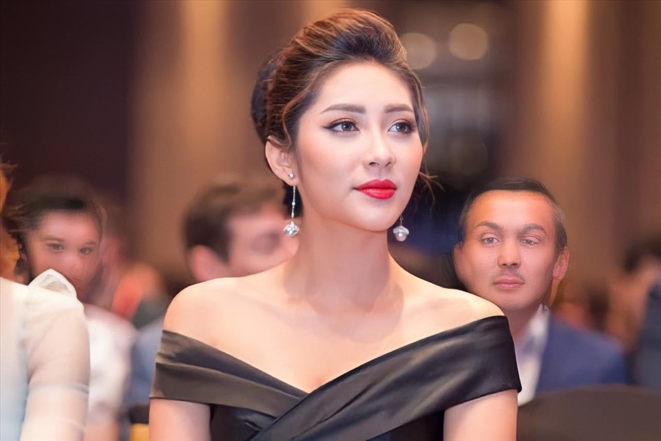 2 Hoa hậu Đặng Thu Thảo: Người hạnh phúc viên mãn, người hôn nhân ...