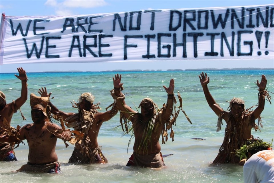 Chiến dịch cứu giúp Tuvalu thoát khỏi nguy cơ bị chìm. Ảnh: Climate Action Business Association