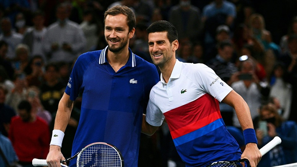Trước trận chung kết này, Djokovic và Daniil Medvedev đã gặp nhau 2 lần trong năm 2021, với chiến thắng cho tay vợt người Serbia tại Australia Open, còn tay vợt người Nga thắng ở US Open.