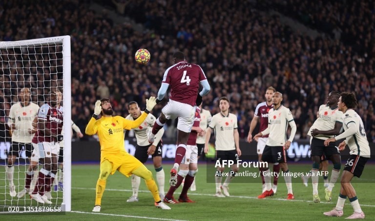 Sang hiệp 2, đoàn quân của ông David Moyes có thêm 2 bàn thắng của Pablo Fornals sau tình huống phản công sắc bén (phút 67) và pha đánh đầu của Kurt Zouma (phút 74)