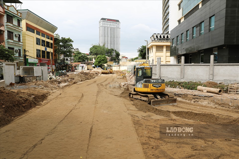 Theo quy hoạch của quận Đống Đa, Hà Nội, đường Huỳnh Thúc Kháng kéo dài có chiều dài 1,3 km với điểm đầu là ngã tư Huỳnh Thúc Kháng - Nguyễn Chí Thanh và điểm cuối là nút giao Voi Phục. Tổng kinh phí đầu tư của dự án là gần 350 tỉ đồng.