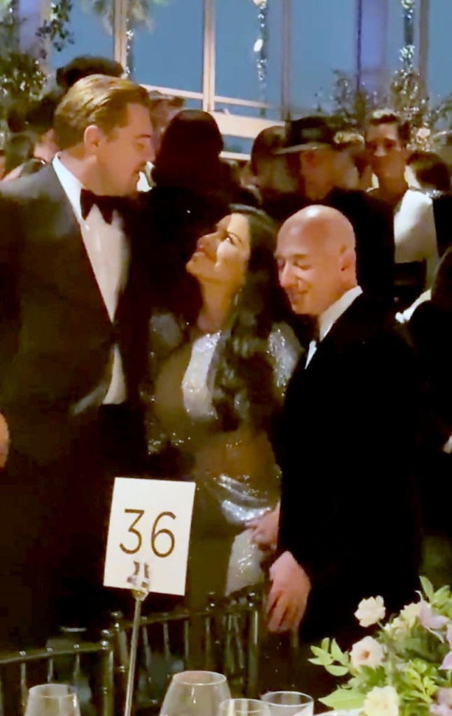 Lauren Sánchez - bạn gái Jeff Bezos  không rời mắt khỏi Leonardo DiCaprio. Ảnh chụp màn hình