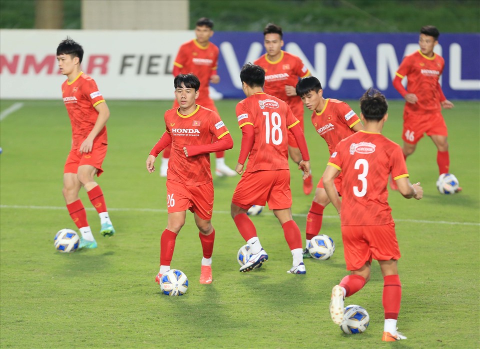 Tuyển Việt Nam tích cực tập luyện trước thềm màn so tài với tuyển Nhật Bản. Ảnh: VFF