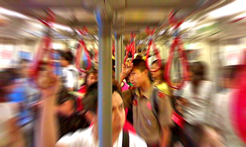Hành khách đi tàu điện trên cao ở Bangkok. Ảnh: BTSC/The Thaiger