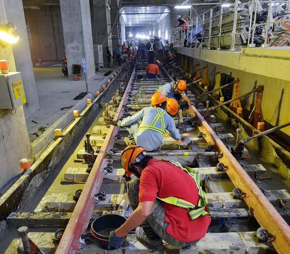 Đoạn đường ray cuối cùng của tuyến metro số 1 dự kiến hoàn thành đầu năm 2022.  Ảnh: MAUR