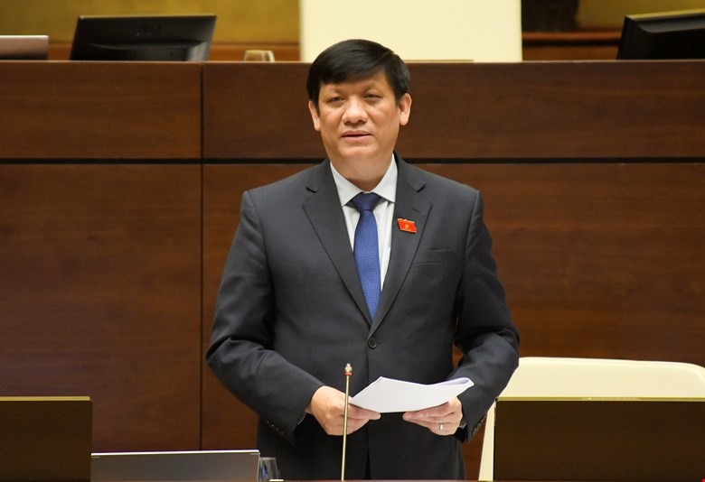Bộ trưởng Bộ Y tế Nguyễn Thanh Long là Bộ trưởng trả lời chất vấn đầu tiên tại Kỳ họp 2. Ảnh QH