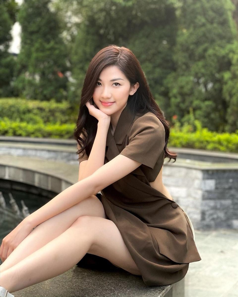 Lương Thanh cũng là một cái tên quen thuộc trên sóng giờ vàng VTV. Nữ diễn viên sinh năm 1996 từng góp mặt trong Cả một đời ân oán, Những cô gái trong thành phố, Hoa hồng trên ngực trái, Sinh Tử.