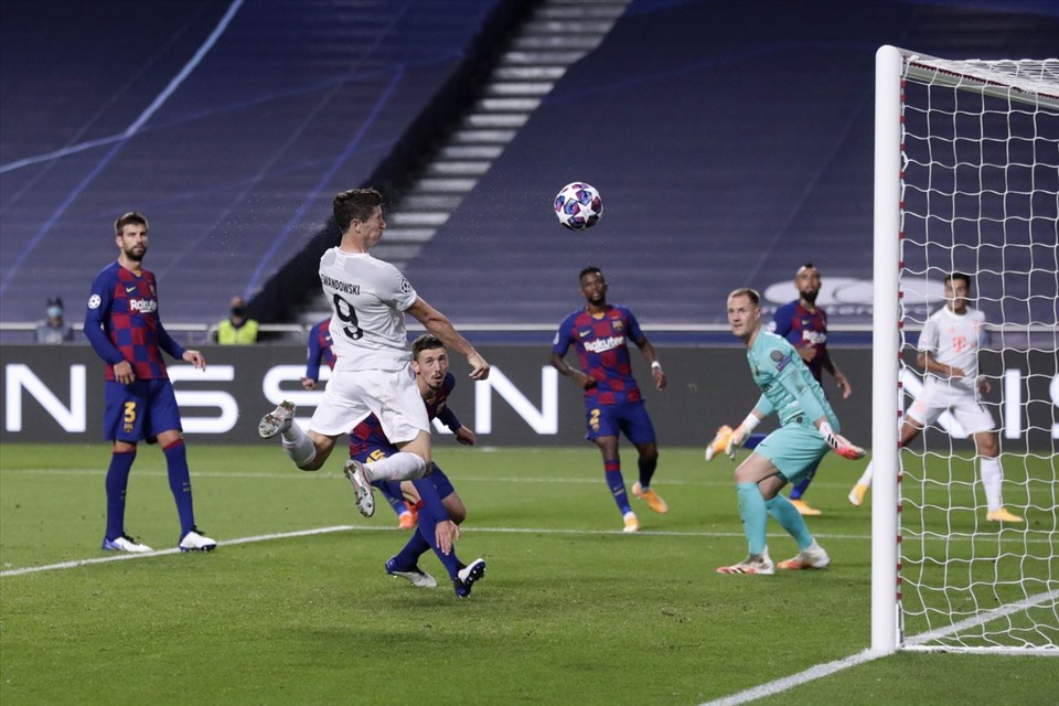 Bayern của Lewandowski từng đè bẹp Barcelona của Lionel Messi 8-2 tại Champions League mùa giải 2019-20. Ảnh: UEFA