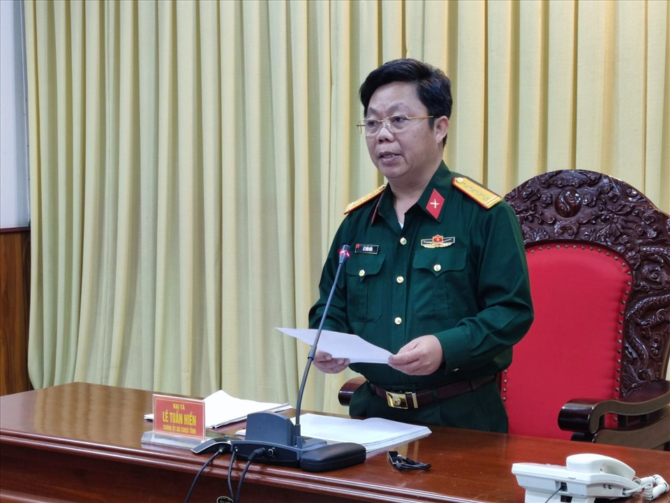 Đại tá Lê Tuấn Hiền tại buổi họp cung cấp thông tin cho cơ quan báo chí. Ảnh T.T