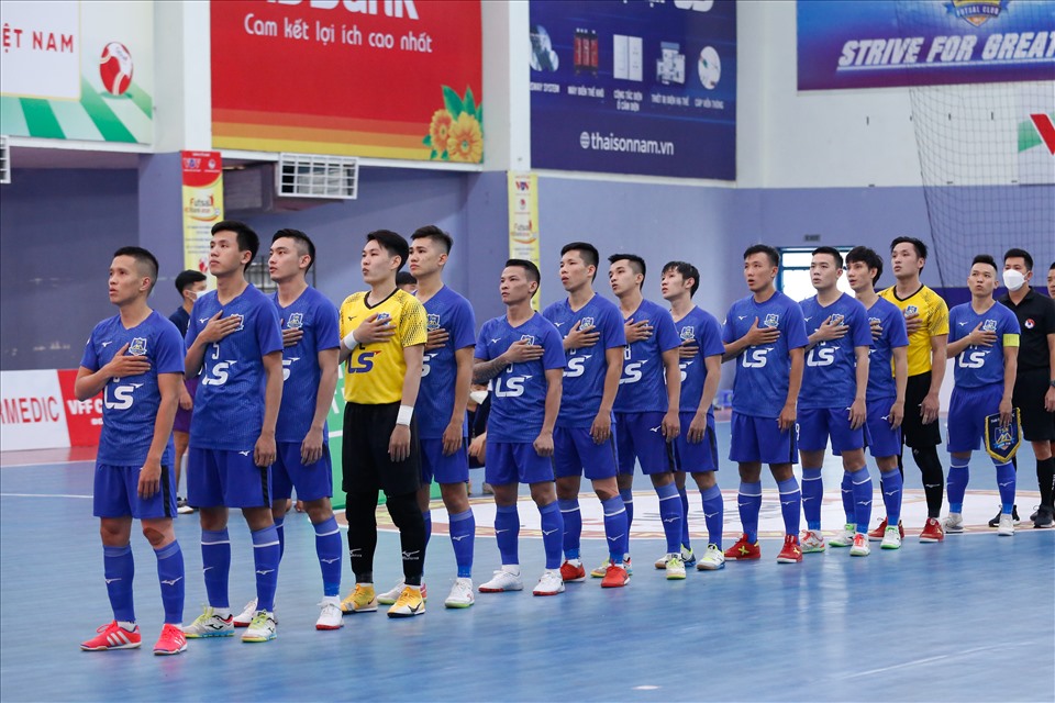 Chiều 1.12, câu lạc bộ Thái Sơn Nam đối đầu đối thủ đang cạnh tranh ngôi đầu là Zebit Sài Gòn tại lượt 16 giải futsal vô địch quốc gia 2021. Với lợi thế được chơi trên sân nhà, Thái Sơn Nam đặt mục tiêu giành trọn 3 điểm để củng cố ngôi đầu.