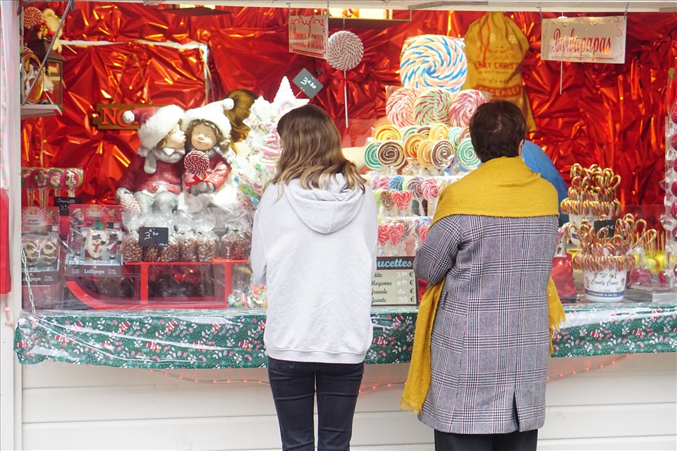 Chợ giáng sinh tại Nantes là 1 trong 10 khu chợ nổi tiếng nhất tại Pháp. Ảnh: Linh Linh