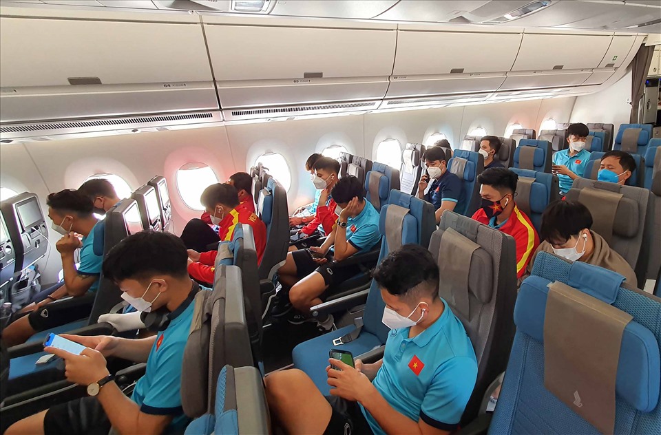 Trưa ngày 1.12, tuyển Việt Nam đã lên đường di chuyển sang Singapore để bắt đầu hành trình tại AFF Cup 2020. Ảnh: VFF