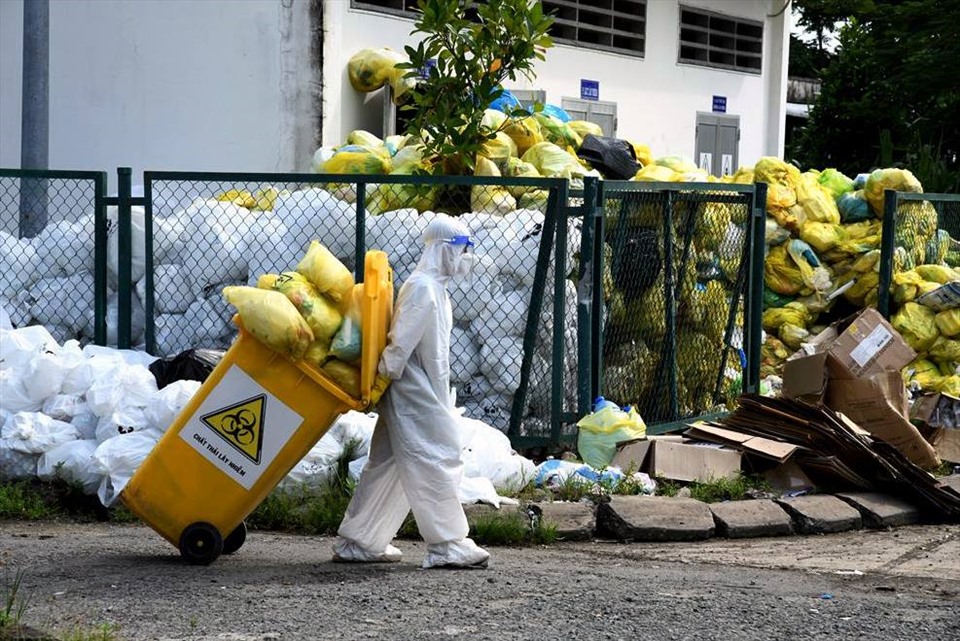 Cà Mau tồn đọng 15 tấn rác thải từ các bệnh viện dã chiến, cơ sở thu dung điều trị F0. Ảnh: camau.gov.vn