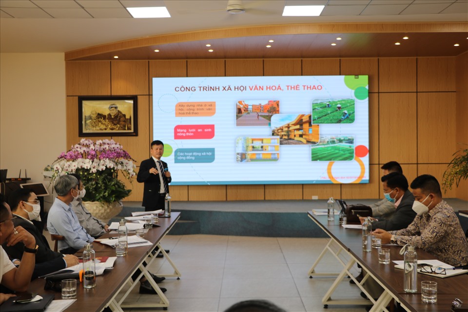 Ông Phạm Hồng Điệp - Giám đốc Công ty CP Shinec, chủ đầu tư KCN Nam Cầu Kiền trình bày về kinh tế tuần hoàn trong khu công nghiệp.