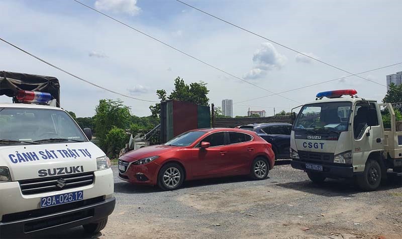 BCĐ 197 quận Hoàng Mai tiến hành kiểm tra, xử lý bãi xe chung cư VP6.