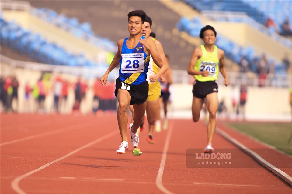 Trần Văn Đảng lên ngôi vô địch nội dung 1.500m đầy ấn tượng. Ảnh: Minh Anh