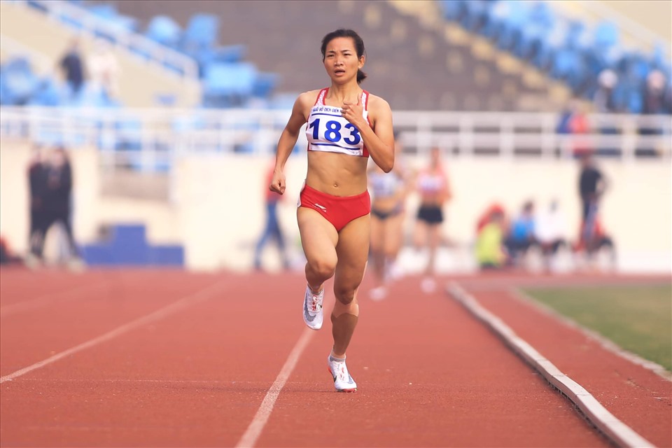 Nguyễn Thị Oanh phá kỷ lục quốc gia nội cự ly 5.000m. Ảnh: Minh Anh