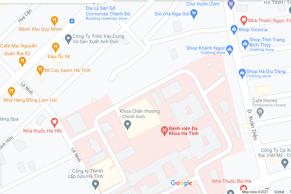 Nếu lấy thêm khuôn viên Công ty CP Môi trường và Công trình đô thị Hà Tĩnh thì Bệnh viện ĐK tỉnh Hà Tĩnh sẽ mở rộng phần diện tích phía sau, đoạn gần chợ Vườn Ươm. Ảnh chụp từ google maps.