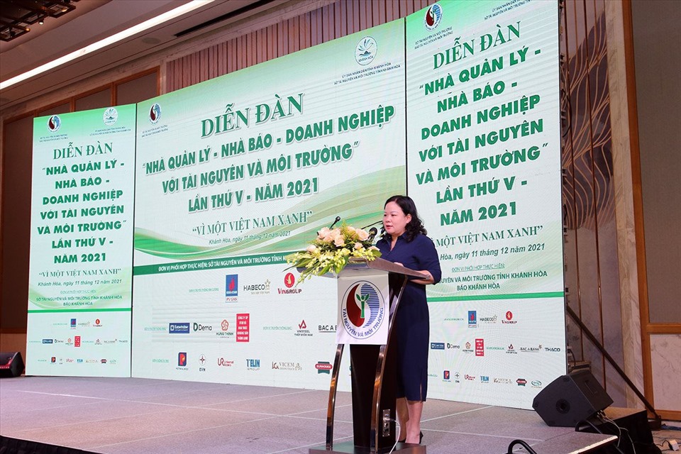 Bà Nguyễn Thị Thu Hoài phát biểu tham luận tại diễn đàn. Ảnh Xuân Lam