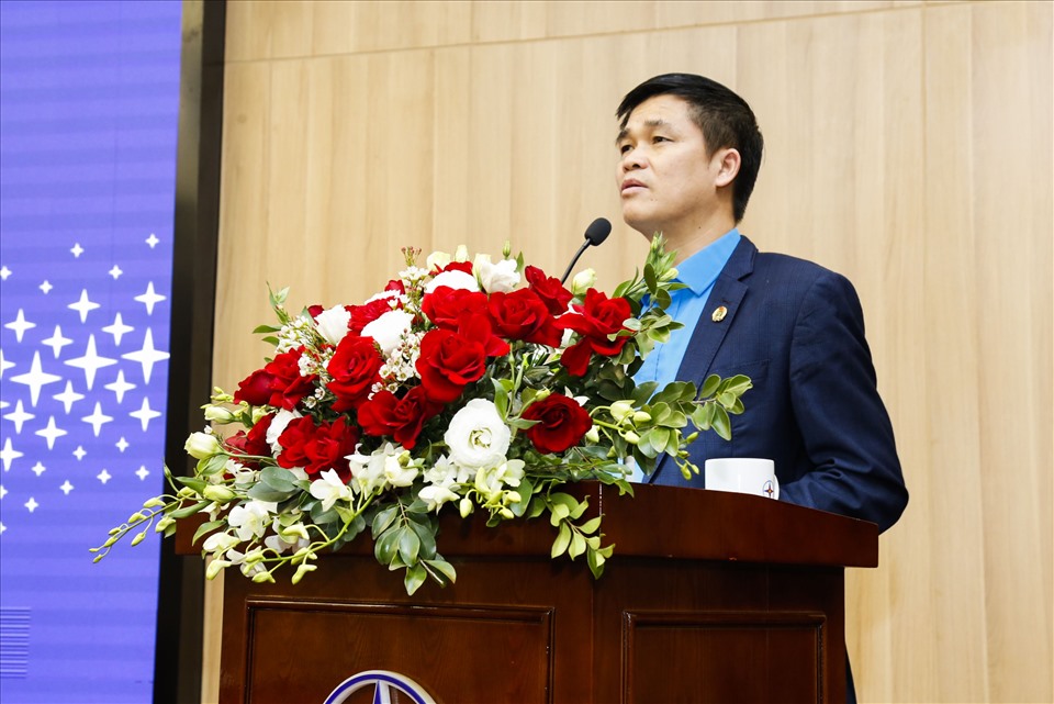 Phó Chủ tịch Tổng Liên đoàn Lao động Việt Nam Ngọ Duy Hiểu phát biểu tại hội nghị. Ảnh: CĐCC