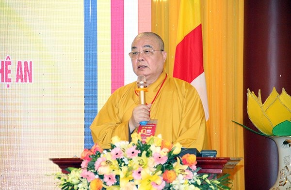 Hòa thượng Thích Thanh Nhiễu - Trưởng ban Trị sự Giáo hội Phật giáo Việt Nam tỉnh Nghệ An phát biểu tại Đại lễ. Ảnh: KO