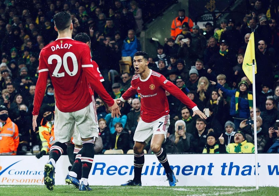 Pha làm bàn ấn định trận đấu của Ronaldo trên chấm 11m. Ảnh: AFP/Premier League