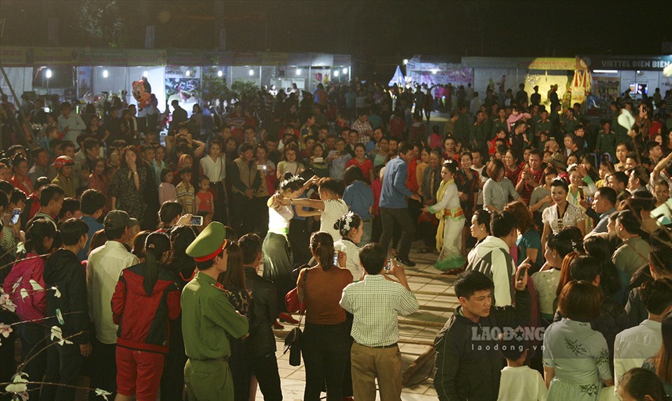 Lễ hội Hoa Ban được tổ chức hằng năm đã tạo thành sản phẩm du lịch mang thương hiệu của Điện Biên.