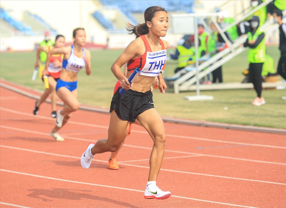 Ngày thi đấu thứ 4 tại giải điền kinh quốc gia 2021 chứng kiến màn so tài hấp dẫn ở nội dung tiếp sức 4x400m nữ. Các đoàn vận động viên tham dự chung kết bao gồm Nam Định, Hà Nội, Nghệ An và Thanh Hoá.