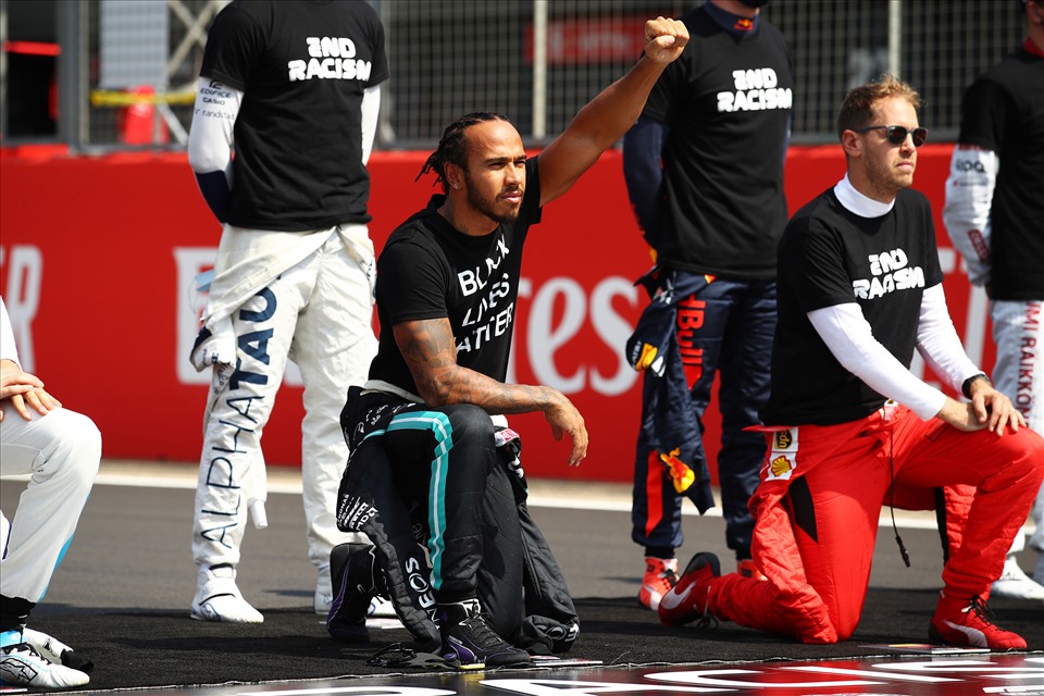 Hamilton có một tập thể tuyệt vời của Mercedes đứng sau. Ảnh: Formula1