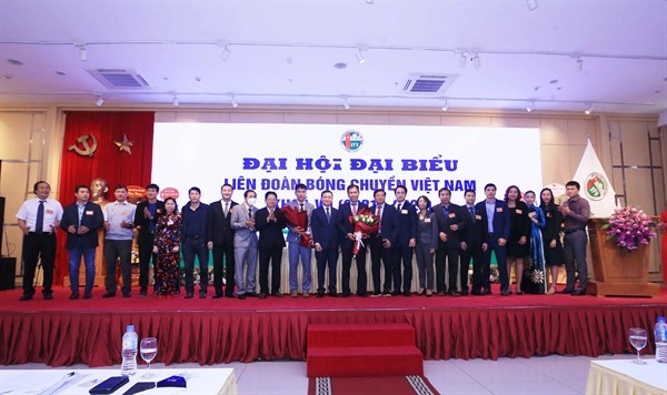 Ban chấp hành Liên đoàn Bóng chuyền Việt Nam nhiệm kỳ VII (2021-2025) ra mắt tại Đại hội. Ảnh: BVH