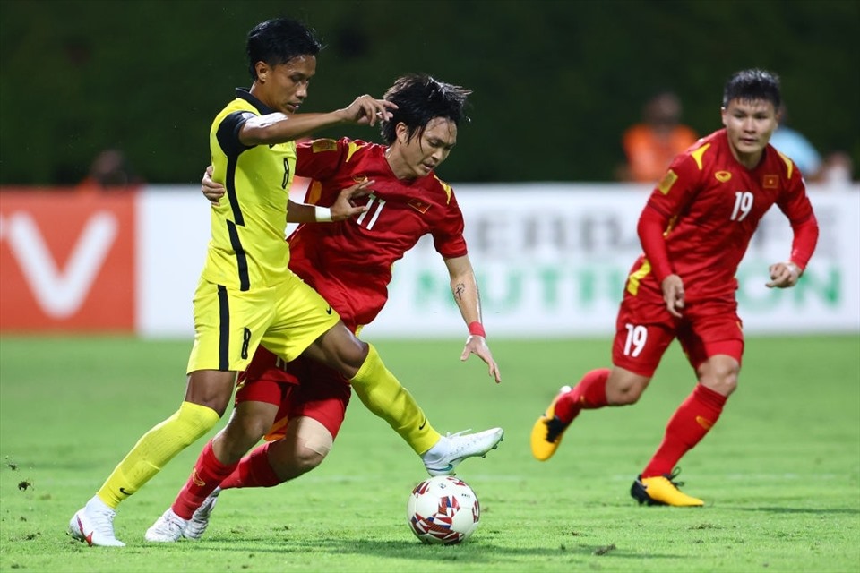 Bước sang hiệp 2, huấn luyện viên Park Hang-seo chủ động rút các trụ cột ra nghỉ để chuẩn bị cho trận tiếp theo gặp Indonesia. Tuy vậy, các cầu thủ Malaysia vẫn vô cùng bế tắc trong việc tìm đường vào khung thành thủ môn Nguyên Mạnh.