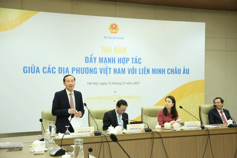 Đại sứ Việt Nam tại EU và Bỉ Nguyễn Văn Thảo phát biểu. Ảnh: BNG