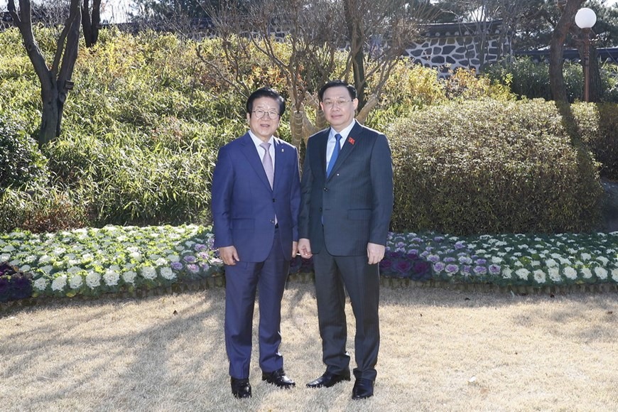 Chủ tịch Quốc hội Vương Đình Huệ và Chủ tịch Quốc hội Hàn Quốc Park Byeong-seug cùng các đại biểu. Ảnh: TTXVN