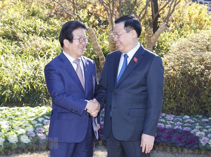 Chủ tịch Quốc hội Vương Đình Huệ và Chủ tịch Quốc hội Hàn Quốc Park Byeong-seug cùng các đại biểu. Ảnh: TTXVN