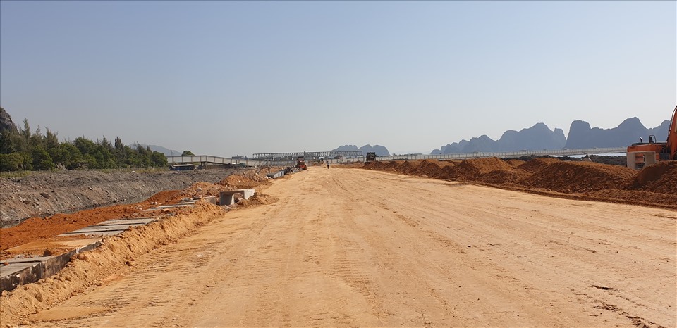 Đoạn cuối dự án Đường ven biển Hạ Long - Cẩm Phả nằm trên địa phận TP.Cẩm Phả. Ảnh: Nguyễn Hùng